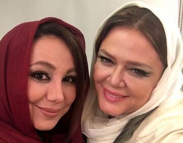 ببینید | آشتیکنان احساسی بهنوش بختیاری و بهاره رهنما در سالن تئاتر ببینید | آشتیکنان احساسی بهنوش بختیاری و بهاره رهنما در سالن تئاتر