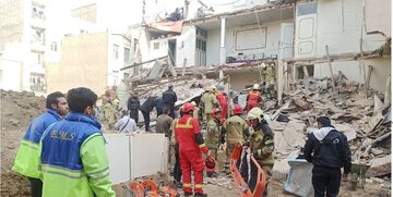 ببینید | جزئیات ریزش ساختمان در شهرک ولیعصر از زبان سخنگوی سازمان آتش نشانی ببینید | جزئیات ریزش ساختمان در شهرک ولیعصر از زبان سخنگوی سازمان آتش نشانی