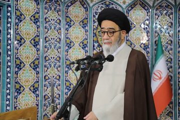 ببینید | نگرانی پدر آیتالله آلهاشم از حال فرزندش؛ حضور در بین امام جمعه تبریز ببینید | نگرانی پدر آیتالله آلهاشم از حال فرزندش؛ حضور در بین امام جمعه تبریز