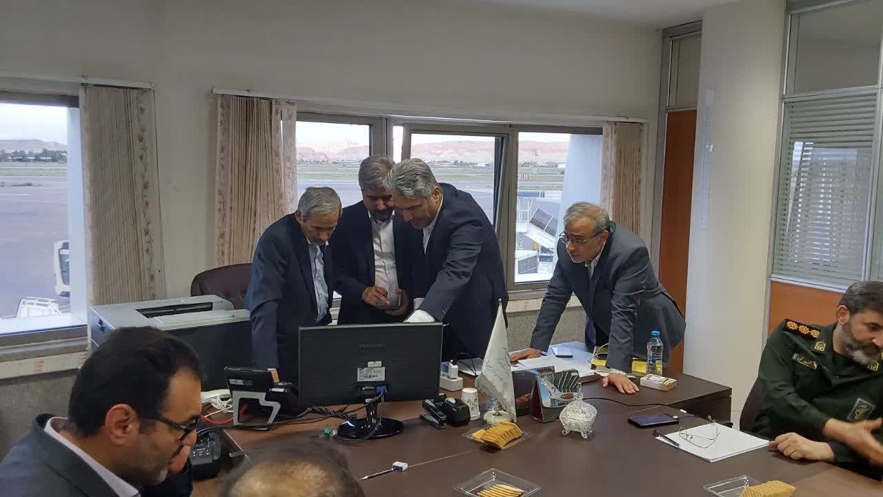 عکس | اولین تصویر از تشکیل جلسه تجسس و نجات بالگرد سانحه دیده حامل رئیسی در فرودگاه تبریز