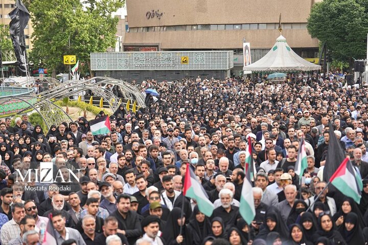 اجتماع مردم تهران در میدان ولیعصر (عج)