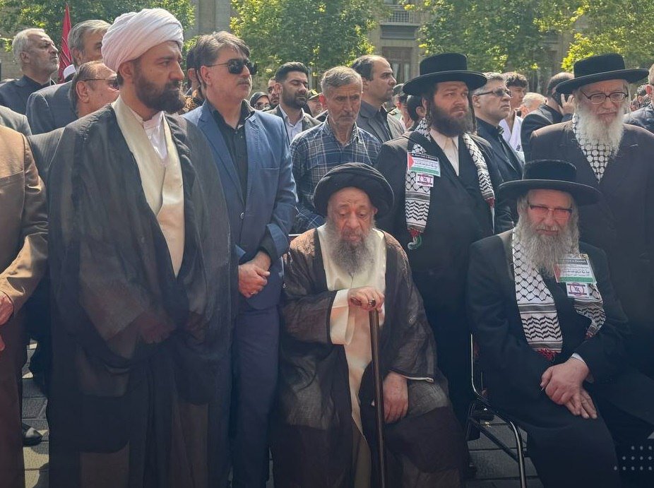 عکس | هم‌نشینی عضو مجلس خبرگان با خاخام یهودی در مراسم تشییع پیکر امیرعبداللهیان
