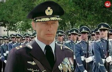 عکس دیده نشده از نادر جهانبانی در کنار خلبانان ویژه عکس دیده نشده از نادر جهانبانی در کنار خلبانان ویژه