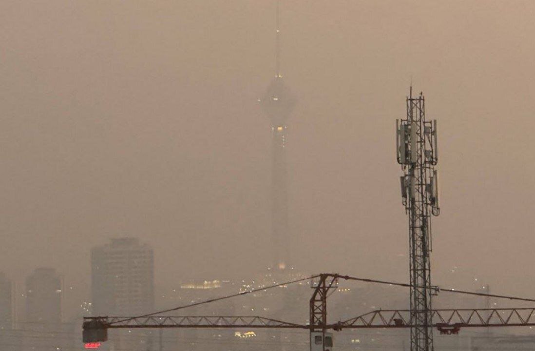 عکس | تصویری شوکه‌کننده از غیب شدن برج میلاد در میان آلودگی تهران؛ ساعتی قبل!