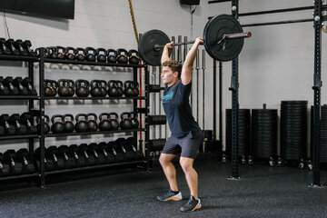 ببینید | آموزش حرکت "پوش‌ جرک" در کراس‌فیت (Push Jerk)