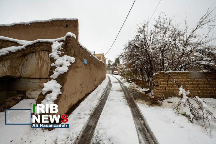 تصاویر | شادی مردم در تفت یزد پس از بارش شدید برف