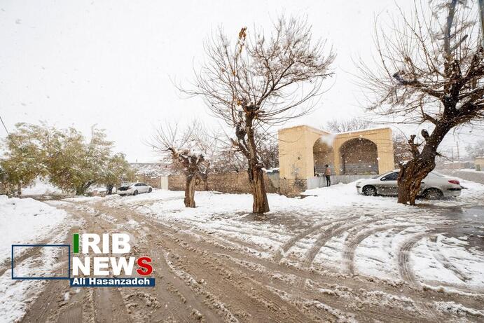 تصاویر | شادی مردم در تفت یزد پس از بارش شدید برف