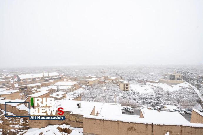 تصاویر | شادی مردم در تفت یزد پس از بارش شدید برف