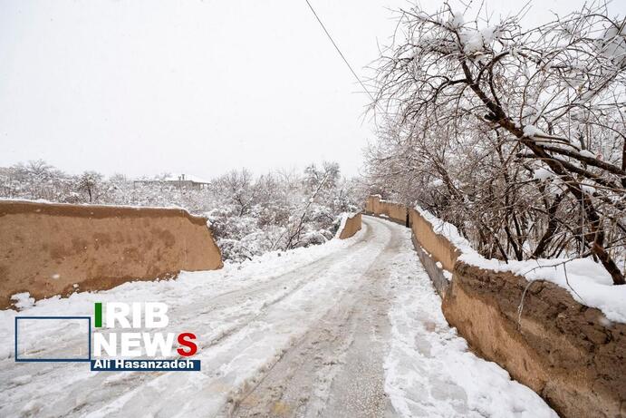 تصاویر | شادی مردم در تفت یزد پس از بارش شدید برف
