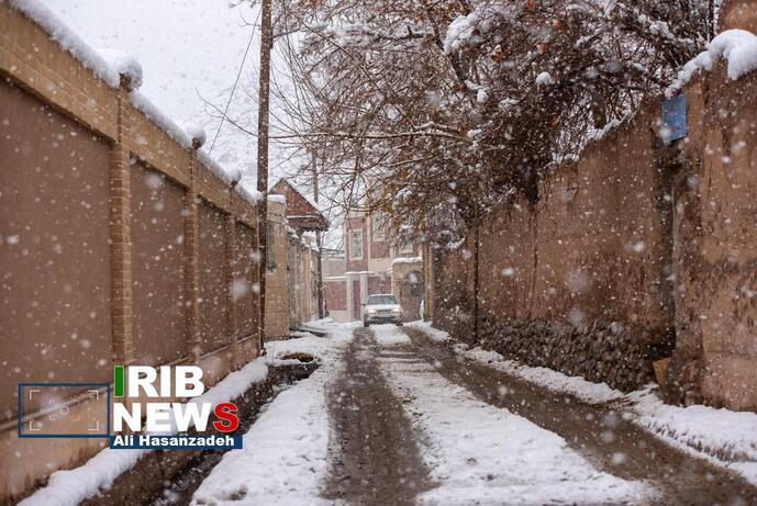 تصاویر | شادی مردم در تفت یزد پس از بارش شدید برف
