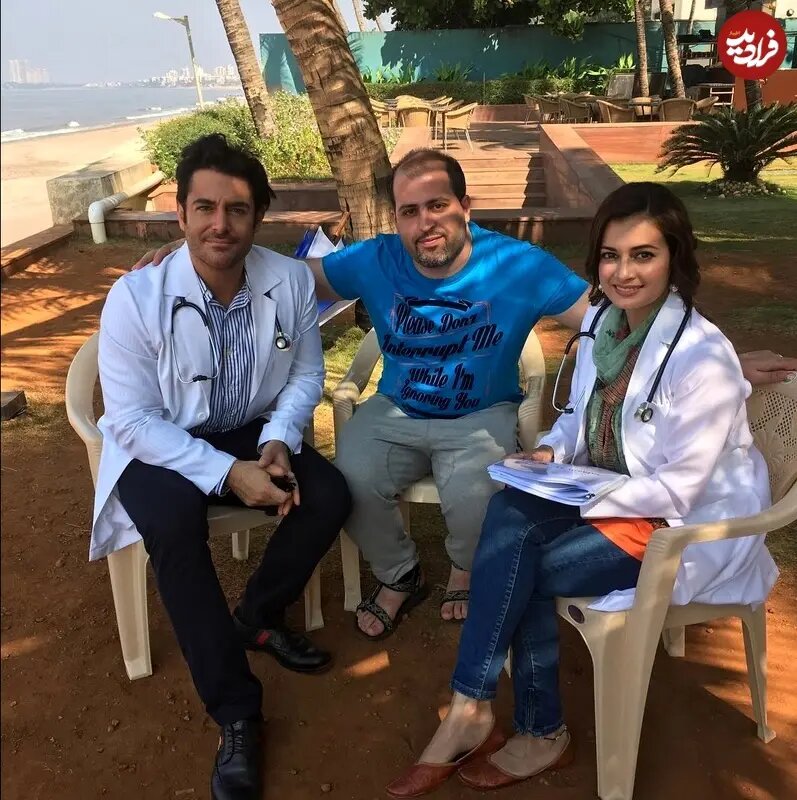 عکس | محمدرضا گلزار با روپوش پزشکی در کنار بازیگر زن خارجی در سال ۹۴