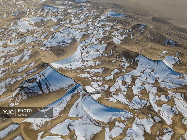تصاویر | بارش برف در کویر ورزنه