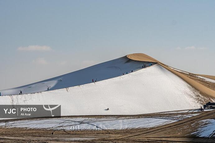 تصاویر | بارش برف در کویر ورزنه