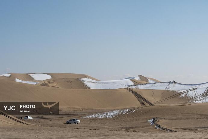 تصاویر | بارش برف در کویر ورزنه