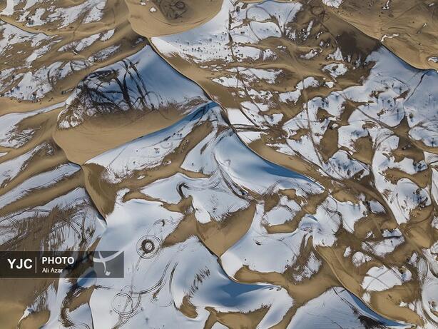 تصاویر | بارش برف در کویر ورزنه