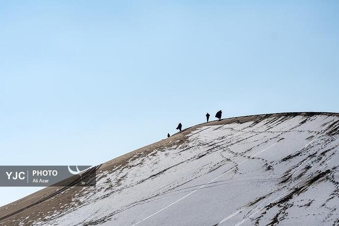 تصاویر | بارش برف در کویر ورزنه