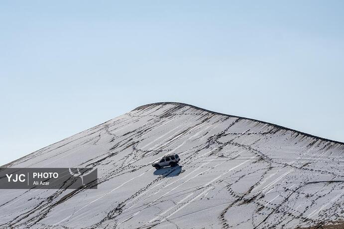 تصاویر | بارش برف در کویر ورزنه