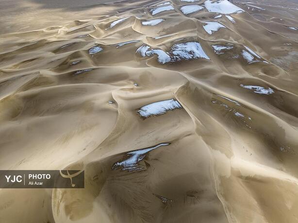 تصاویر | بارش برف در کویر ورزنه