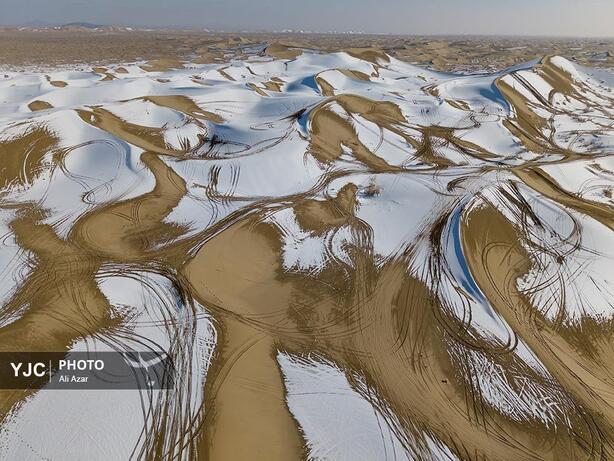تصاویر | بارش برف در کویر ورزنه