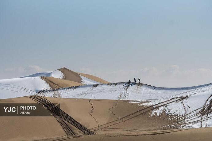 تصاویر | بارش برف در کویر ورزنه