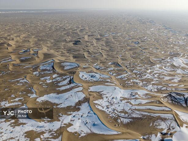 تصاویر | بارش برف در کویر ورزنه