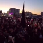 ویدیو / حرکت عده‌ای از مردم به سمت میدان انقلاب تهران در پی شهادت رهبر انقلاب