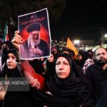 جمعیت پرشور مردم مشهد هنگام انتخاب رهبر سوم انقلاب اسلامی