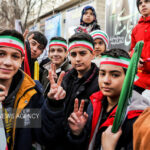 بیعت ۵ هزار نوجوان با رهبر انقلاب اسلامی در حرم رضوی