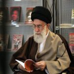 ببینید | ماجرای شوخی رهبر شهید انقلاب با مهدی قزلی نویسنده و روزنامه‌نگار