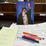عکس | نمایندگان مجلس جامو و کشمیر شعارهایی در حمایت از ایران سر دادند
