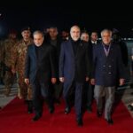 آغاز به کار کانال «انتخاب» در پیام‌رسان «بله» و «روبیکا» 
فیلم ورود هیئت ایرانی به اسلام آباد و استقبال عاصم منیر از قالیباف