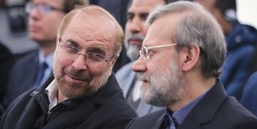 تصاویر | قاب‌هایی از حضور شهید علی لاریجانی داخل کابین هواپیما با خلبانی محمدباقر قالیباف
