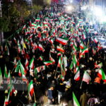حضور قمی ها در شب اربعین رهبر شهید در میدان