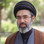 رهبر انقلاب: حضور مردم در میدان همانند ۴۰ روز گذشته استمرار داشته باشد