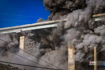عکس | نمایی نزدیک از موشک شلیک شده توسط جنگنده های آمریکایی به پل B1 کرج عکس | نمایی نزدیک از موشک شلیک شده توسط جنگنده های آمریکایی به پل B1 کرج