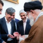 ببینید | بغض وحید شمسایی با دیدن عکس رهبر انقلاب