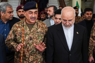 از حمله خارک تا مذاکرات اسلام‌آباد: چرا ترامپ به «ارتشبد عاصم منیر» علاقه دارد؟