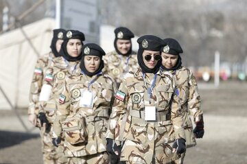 عکس | تصویر جالب خبرگزاری ایرنا از یک دختر جوان با لباس نظامی در تهران