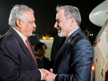 ادعای نیویورک تایمز: عراقچی حامل یک پاسخ کتبی است/ ادعای الحدث درباره پیشنهاد آمریکا/ فرمول پاکستان قابل قبول هر دوکشور/پیشرفت درباره دارایی مسدود شده ادعای نیویورک تایمز: عراقچی حامل یک پاسخ کتبی است/ ادعای الحدث درباره پیشنهاد آمریکا/ فرمول پاکستان قابل قبول هر دوکشور/پیشرفت درباره دارایی مسدود شده