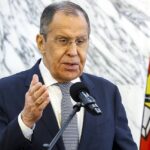 آغاز به کار کانال «انتخاب» در پیام‌رسان «بله» و «روبیکا» 
ببینید/ وزیر خارجه روسیه یک روزنامه‌‌نگار را از نشست خبری بیرون کرد