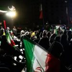 کسانی که با مذاکره مخالفند و از جنگ دفاع می کنند حاضرند لباس رزم بپوشند و نه در جنوب لبنان با اسرائیل که در همین ایران خودمان با جندالشیطان بجنگند؟