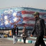 ایزدی: منافع ملی الزاماً از مسیر جنگ عبور نمی‌کند / مذاکرات ایران و آمریکا روی لبه تیغ حرکت می‌کند؛ بازیگران آشوب‌ساز بیکار ننشسته‌اند