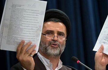 نقد سردبیر سایت اصولگرا به نبویان؛ امانتدار نظام نبودید، تقوای فردی و سیاسی هم ندارید نقد سردبیر سایت اصولگرا به نبویان؛ امانتدار نظام نبودید، تقوای فردی و سیاسی هم ندارید