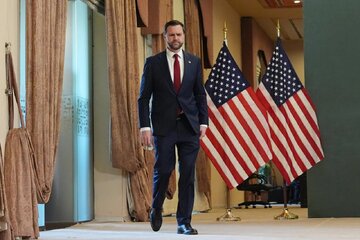 معاون رئیس جمهور آمریکا: توافق ترامپ حتما نتیجه خوبی خواهد داشت / اولویت توافق نگرانیهای آمریکا و متحدانش است / برای امضا هیچ پولی به ایران نمیدهیم معاون رئیس جمهور آمریکا: توافق ترامپ حتما نتیجه خوبی خواهد داشت / اولویت توافق نگرانیهای آمریکا و متحدانش است / برای امضا هیچ پولی به ایران نمیدهیم