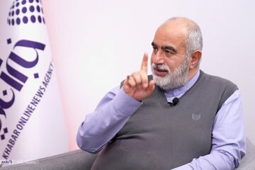 واکنش آشنا به ادعای نبویان درباره نامههای محرمانه رهبری + عکس واکنش آشنا به ادعای نبویان درباره نامههای محرمانه رهبری + عکس