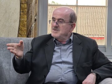 کنایه لاهوتی به مخالفان مذاکرات: همیشه خلاف جهت آب شنا می‌کنند