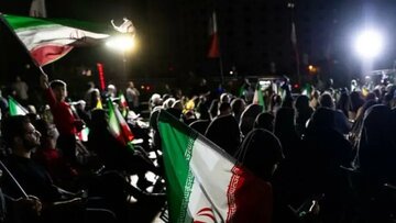 کسانی که با مذاکره مخالفند و از جنگ دفاع می کنند حاضرند لباس رزم بپوشند و نه در جنوب لبنان با اسرائیل که در همین ایران خودمان با جندالشیطان بجنگند؟ کسانی که با مذاکره مخالفند و از جنگ دفاع می کنند حاضرند لباس رزم بپوشند و نه در جنوب لبنان با اسرائیل که در همین ایران خودمان با جندالشیطان بجنگند؟
