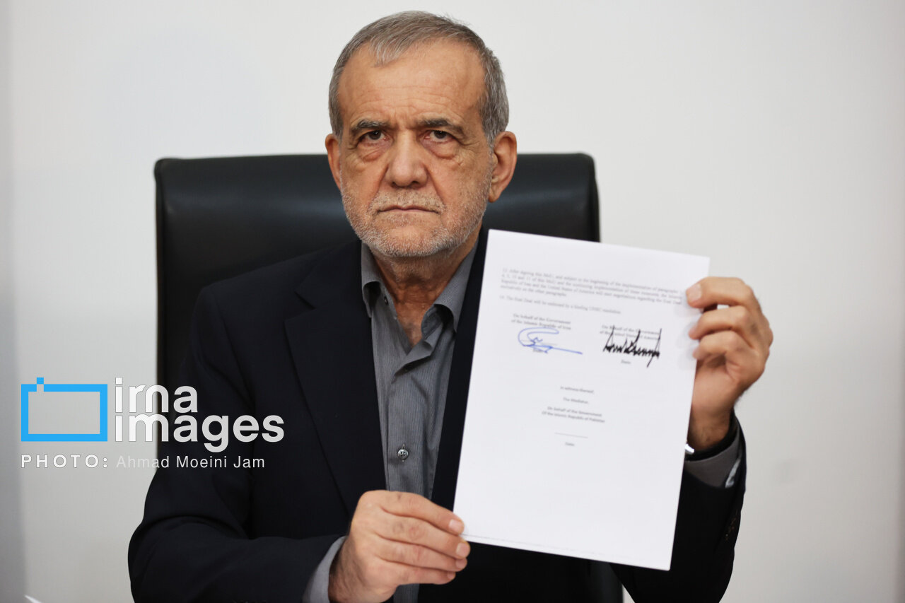 تصاویر امضای تفاهمنامه پایان جنگ توسط پزشکیان تصاویر امضای تفاهمنامه پایان جنگ توسط پزشکیان