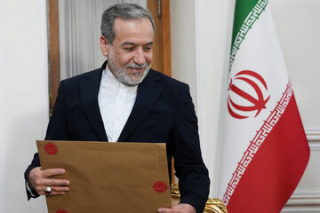 از «سازشگر» تا درخواست «اعدام» ؛ بهانهجوییها تمام میشود؟/ چه کسانی مقابل وزیر خارجه صف کشیدهاند؟ از «سازشگر» تا درخواست «اعدام» ؛ بهانهجوییها تمام میشود؟/ چه کسانی مقابل وزیر خارجه صف کشیدهاند؟