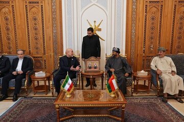 رایزنی هیئت ایران با وزیر خارجه عمان در بدو ورود به مسقط رایزنی هیئت ایران با وزیر خارجه عمان در بدو ورود به مسقط